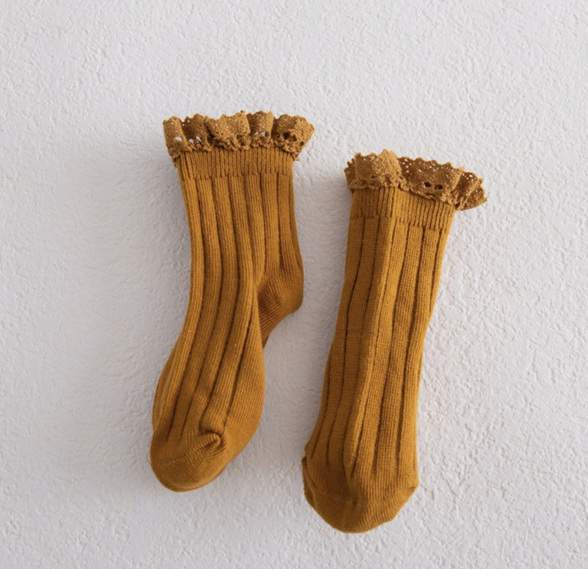 RUFFLE SOCKS